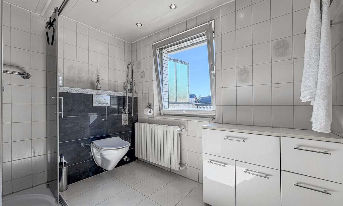 Badezimmer 1 a. Ansicht