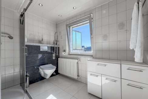 Badezimmer 1 a. Ansicht