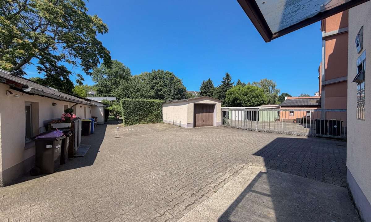 Hof w. Ansicht
