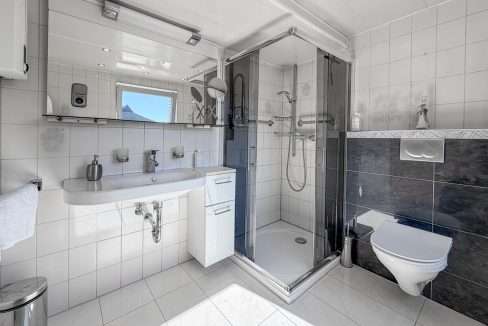 Badezimmer 1 a. Ansicht