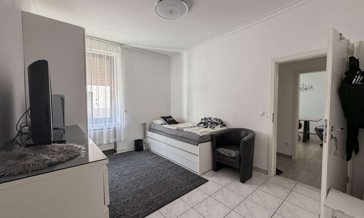 Schlafzimmer 1